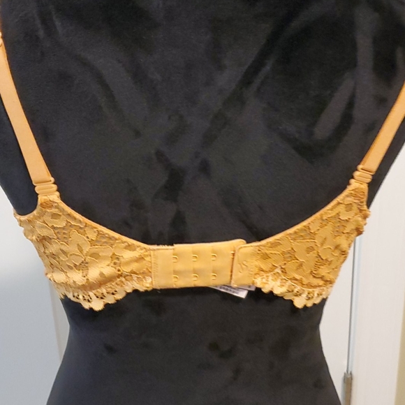 NWT Victoria's Secret Body by Victoria - Picture 3 of 4